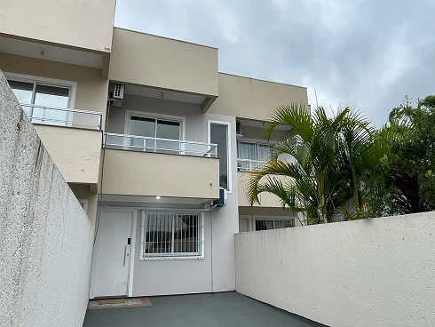 Sobrado geminado em Forquilhas, São José