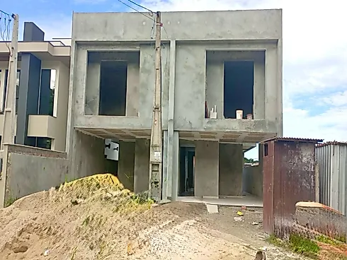 Sobrado geminado em Forquilhas, São José