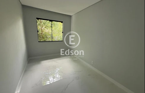 Sobrado geminado em Forquilhas, São José