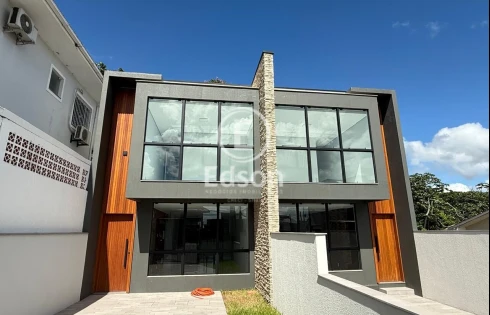 Sobrado geminado em Forquilhas, São José