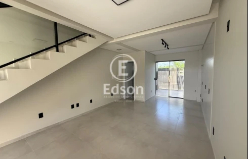 Sobrado geminado em Forquilhas, São José