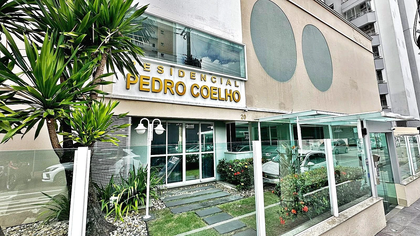 Apartamento com 3 dormitórios para alugar, 98 m² - Campinas - São José/SC - Foto 1