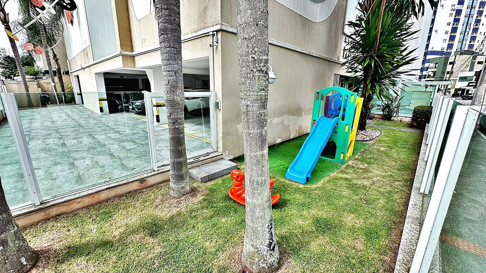 Apartamento com 3 dormitórios para alugar, 98 m² - Campinas - São José/SC - Foto 2