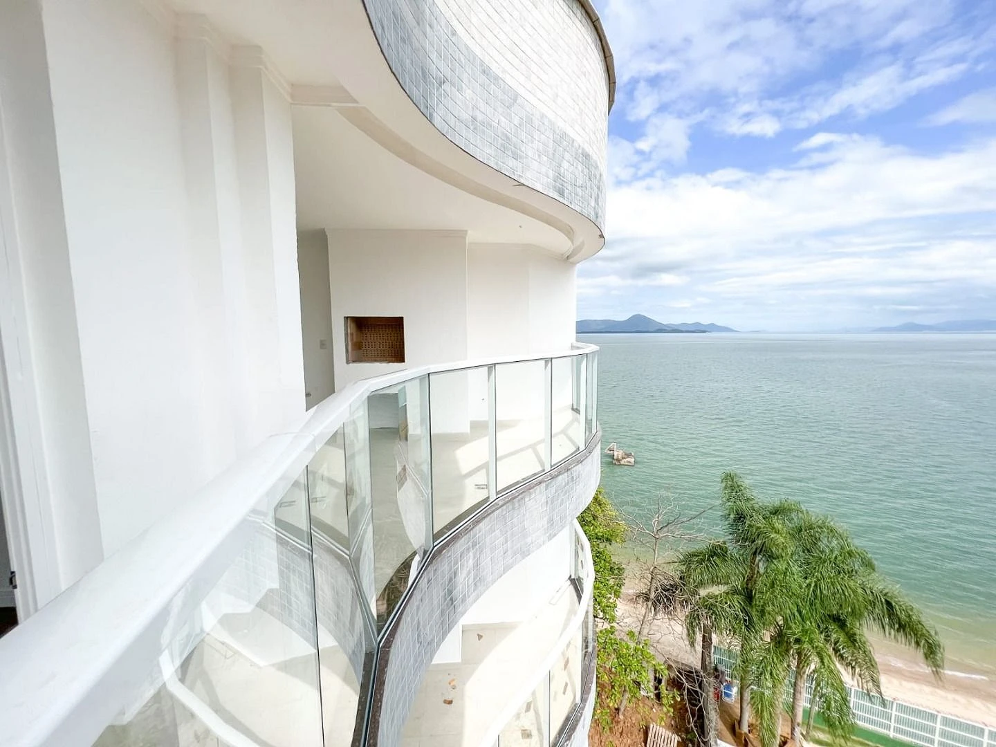 Cobertura 4 Quartos com 4 Suítes e 221m² - Coqueiros - Foto 9