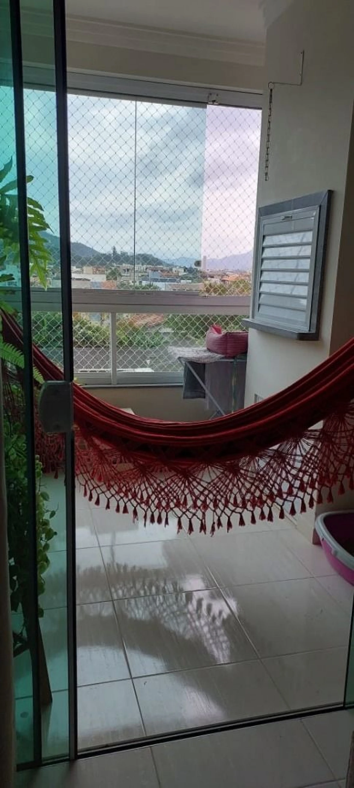 Excelente Apartamento, com 3 Quartos, 1 Suíte, 1 Banheiro Social, Salas, Cozinha e Área de Serviço e Vagas. Fundos, Biguaçú/SC. - Foto 8
