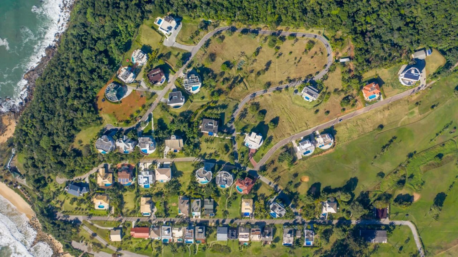 Casa em Meia Praia, Itapema