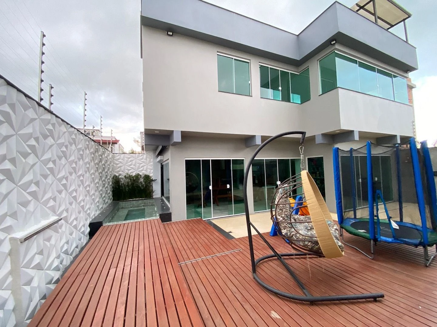 Belíssima Casa com 4 Quartos sendo 02 Suítes - Praia de Fora - Palhoça/SC - Foto 41