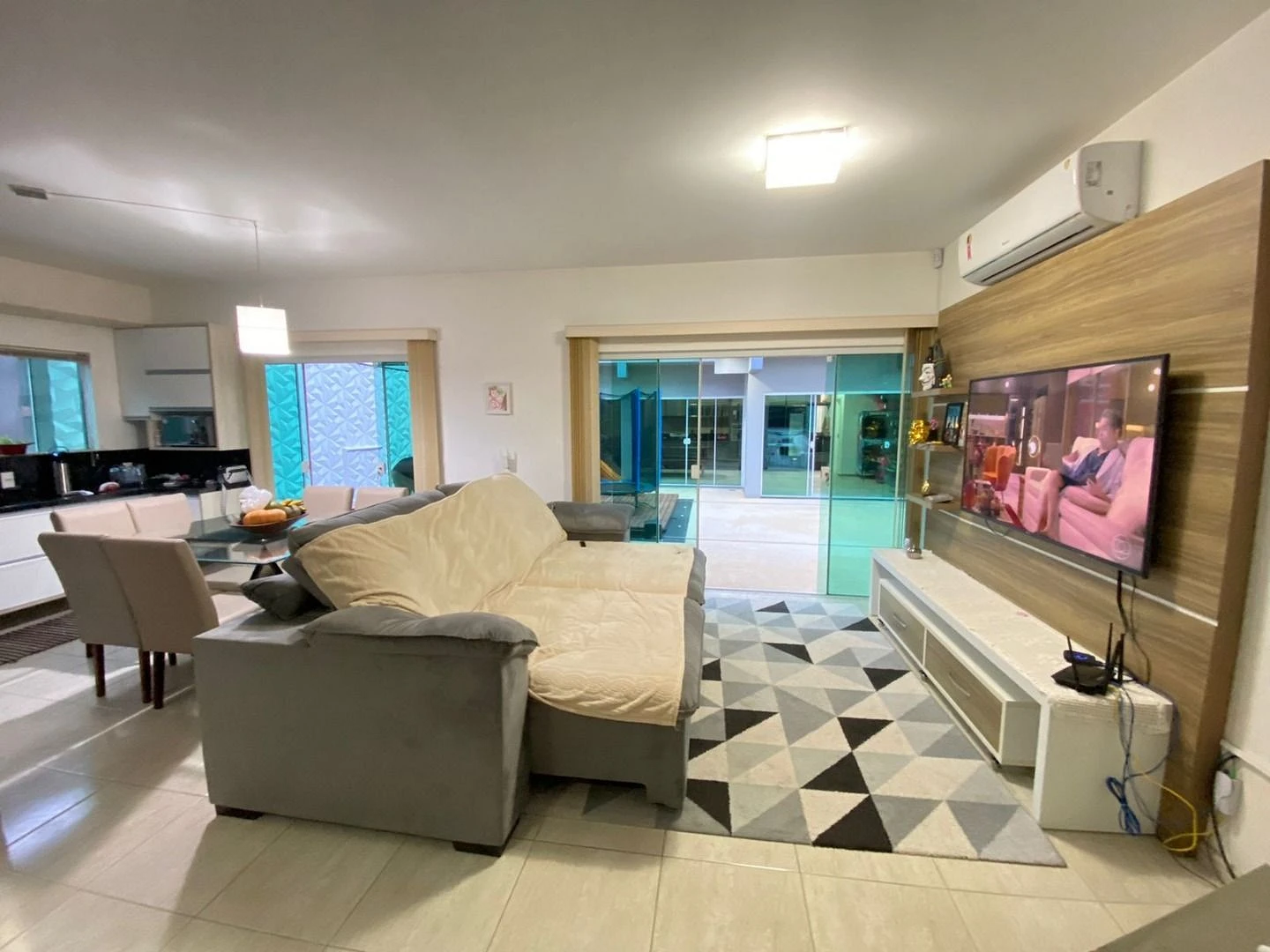 Belíssima Casa com 4 Quartos sendo 02 Suítes - Praia de Fora - Palhoça/SC - Foto 6