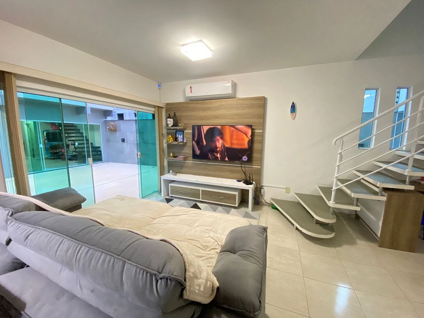 Belíssima Casa com 4 Quartos sendo 02 Suítes - Praia de Fora - Palhoça/SC - Foto 8