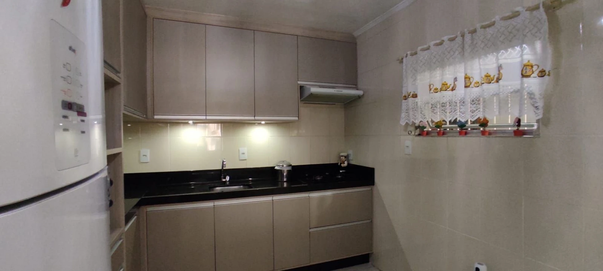 Casa com 3 Dormitórios sendo 1 Suíte, com 102 m² à Venda  em Barreiros São José -SC. Aceita Apto de Menor Valor. - Foto 17