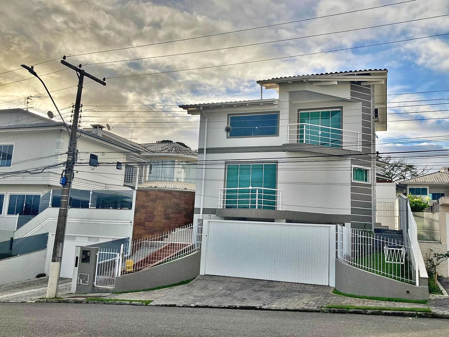 Casa 03 Quartos, 01 Suíte, Demi, 04 Vagas - Pedra Branca - Santa Catarina