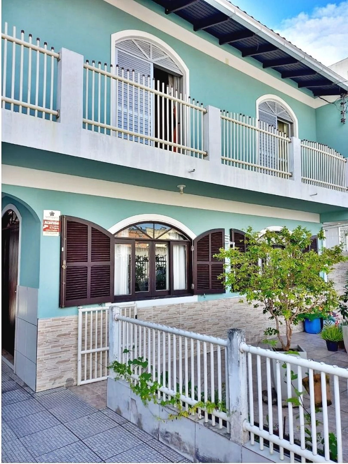 Casa 5 Dorms com Suíte Master, Piscina e Edícula - Barreiros São José SC