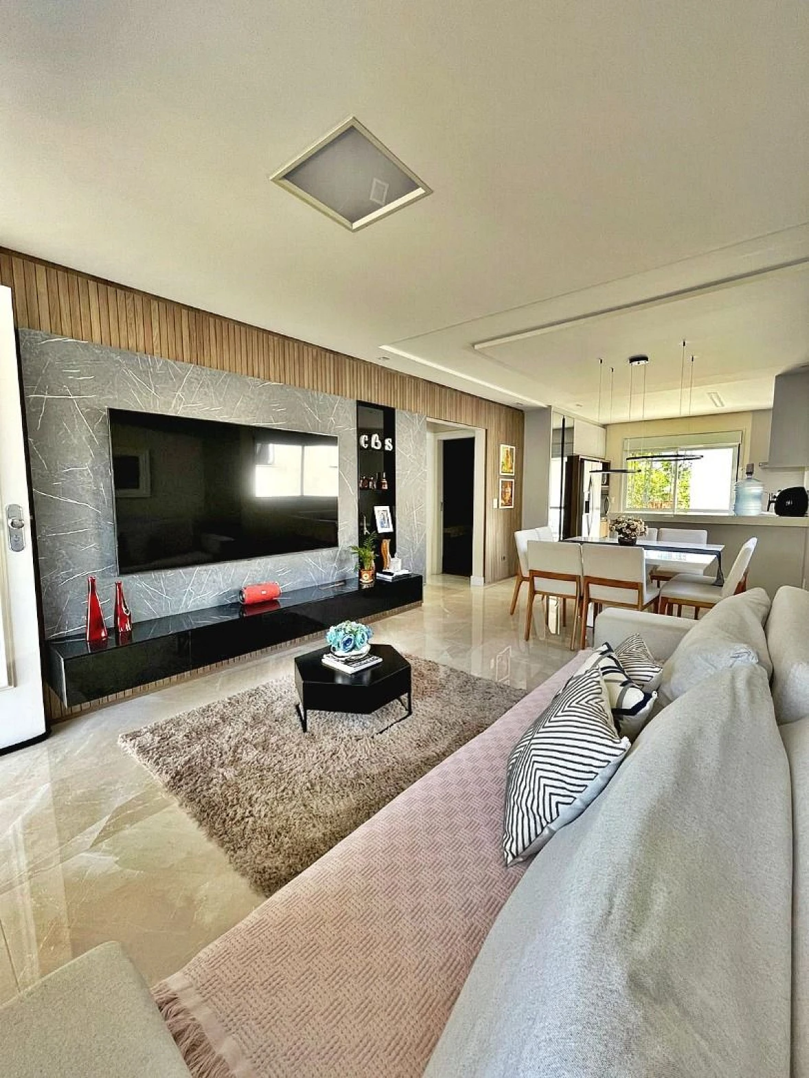 Casa 02 Quartos, 01 Suíte, 04 Vagas - Alto Aririú - Santa Catarina