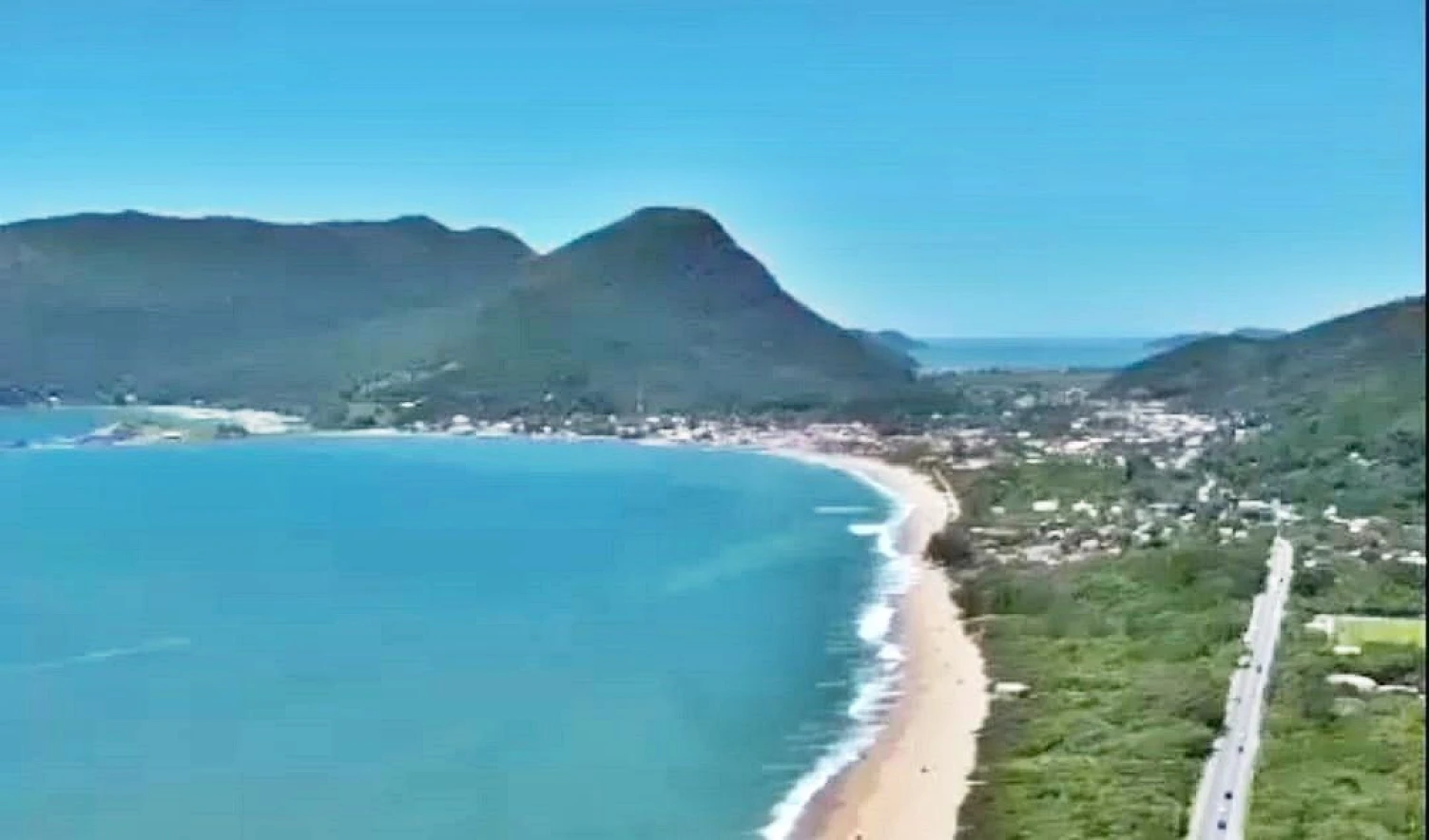 Sobrado geminado em Armação do Pântano do Sul, Florianópolis