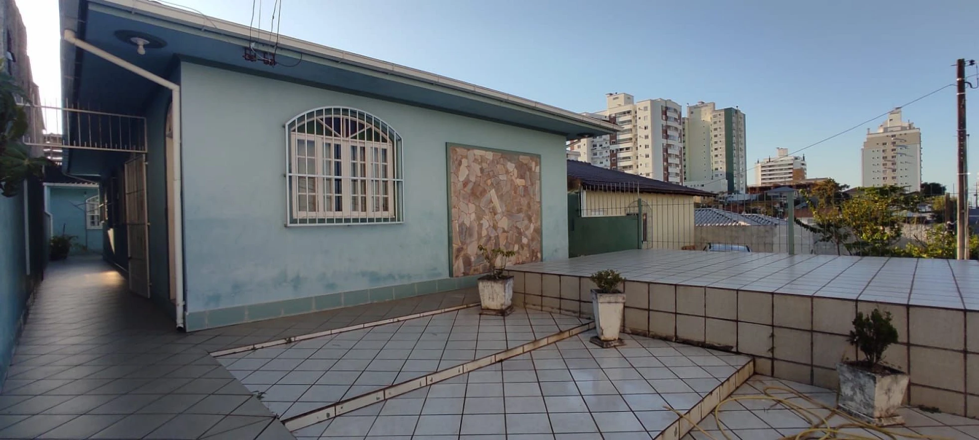 Casa 03 Dorms, Sendo1 Suíte, com Edícula e 2 Vagas em Barreiros Próximo a Faculdade Estácio -  Barreiros- São José SC R$ 730.000,00 - Foto 25