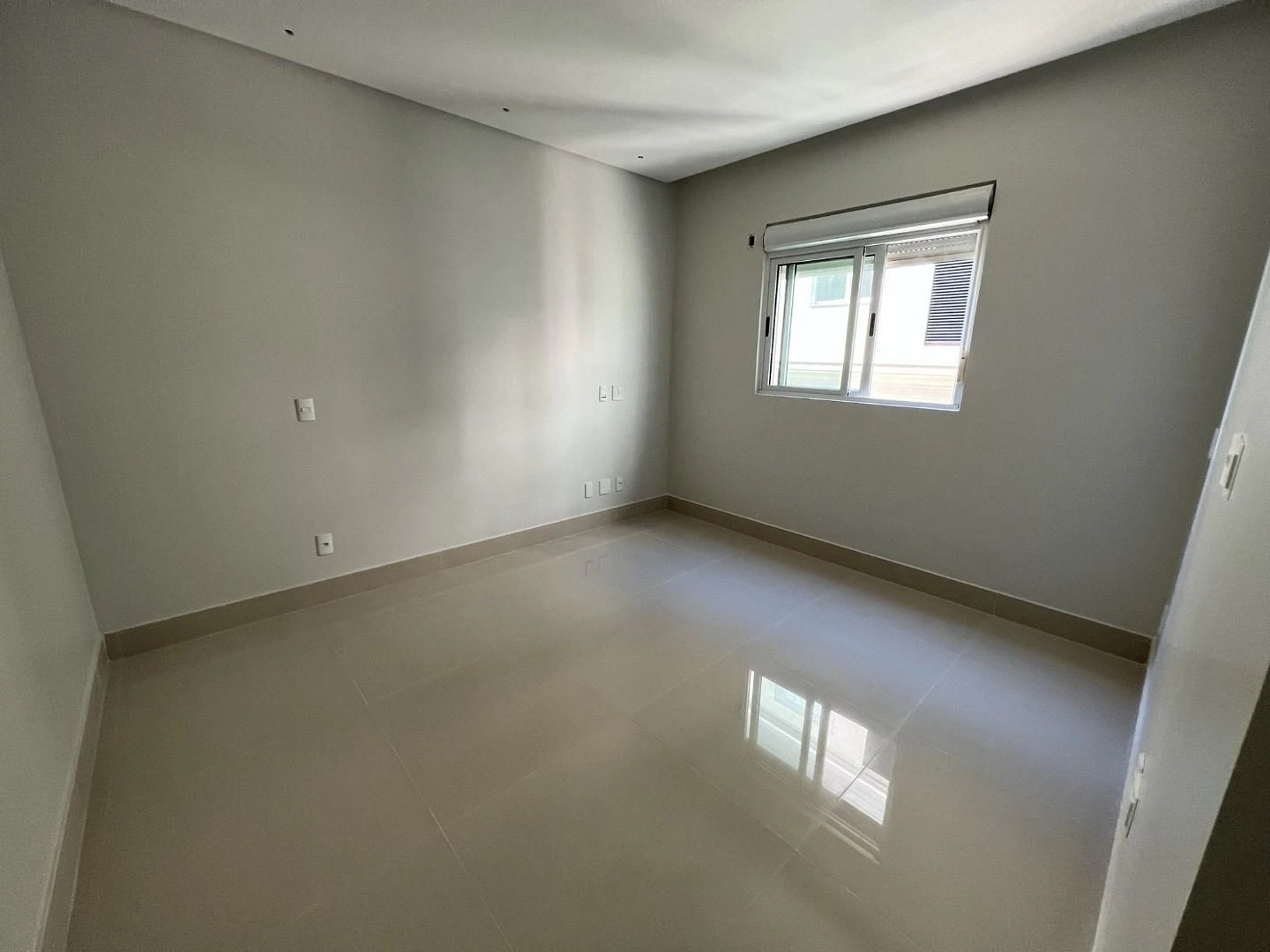 Apartamento a Venda , Frente Mar com 04 Suites e 04 Vagas - Meia Praia Itapema SC - Foto 17