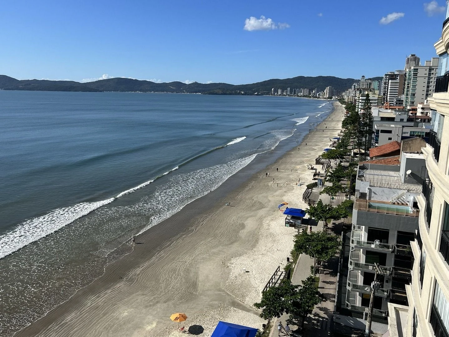 Apartamento em Meia Praia, Itapema