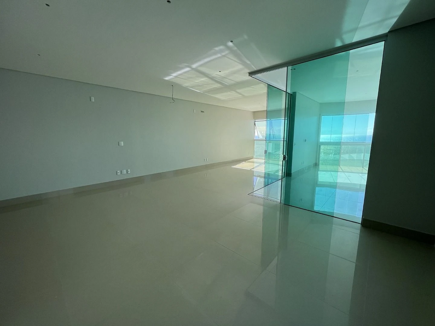 Apartamento a Venda , Frente Mar com 04 Suites e 04 Vagas - Meia Praia Itapema SC - Foto 21