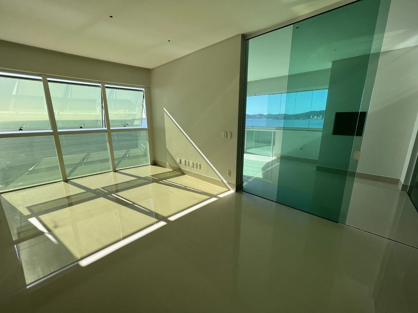 Apartamento a Venda , Frente Mar com 04 Suites e 04 Vagas - Meia Praia Itapema SC - Foto 27