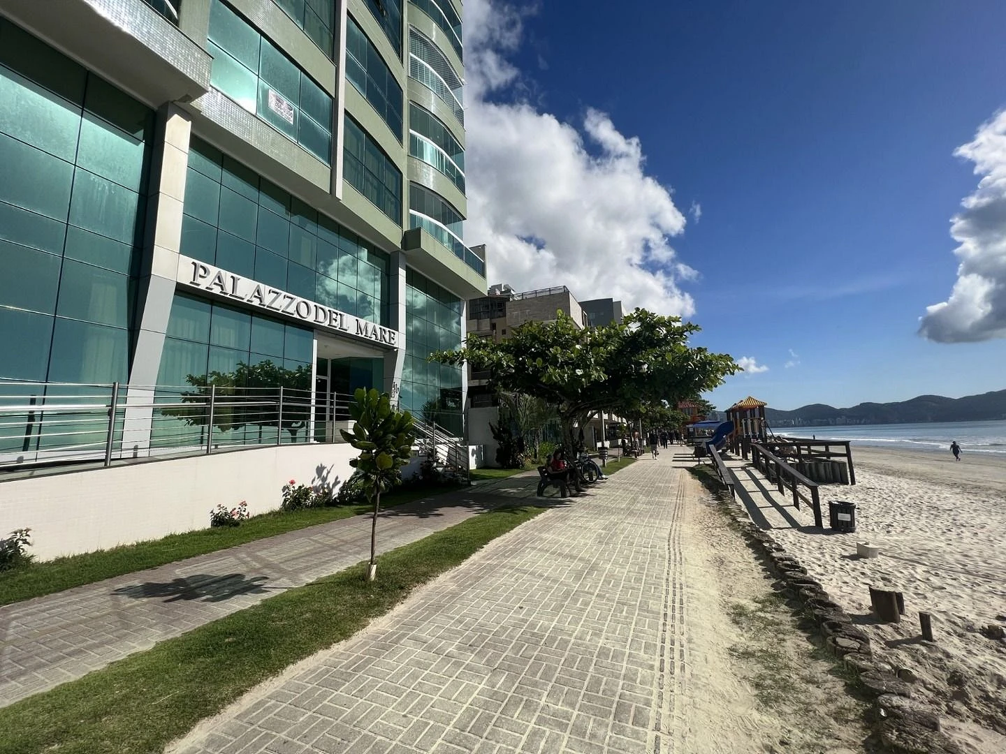 Apartamento em Meia Praia, Itapema