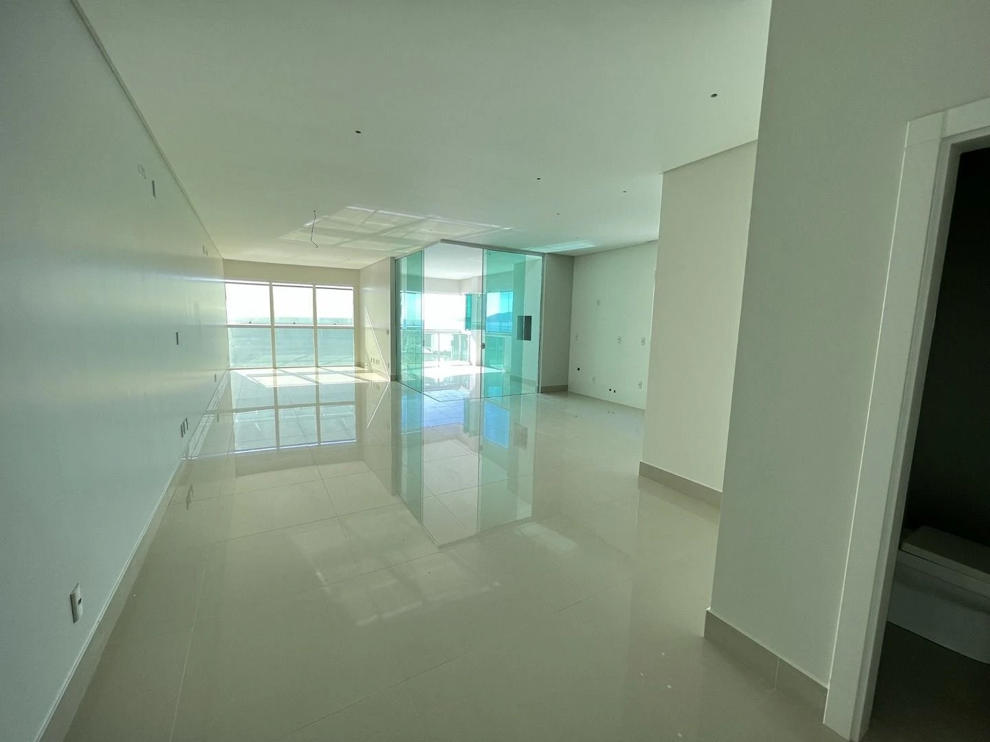 Apartamento a Venda , Frente Mar com 04 Suites e 04 Vagas - Meia Praia Itapema SC - Foto 30