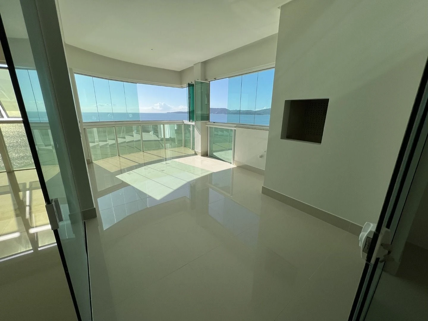Apartamento a Venda , Frente Mar com 04 Suites e 04 Vagas - Meia Praia Itapema SC - Foto 33
