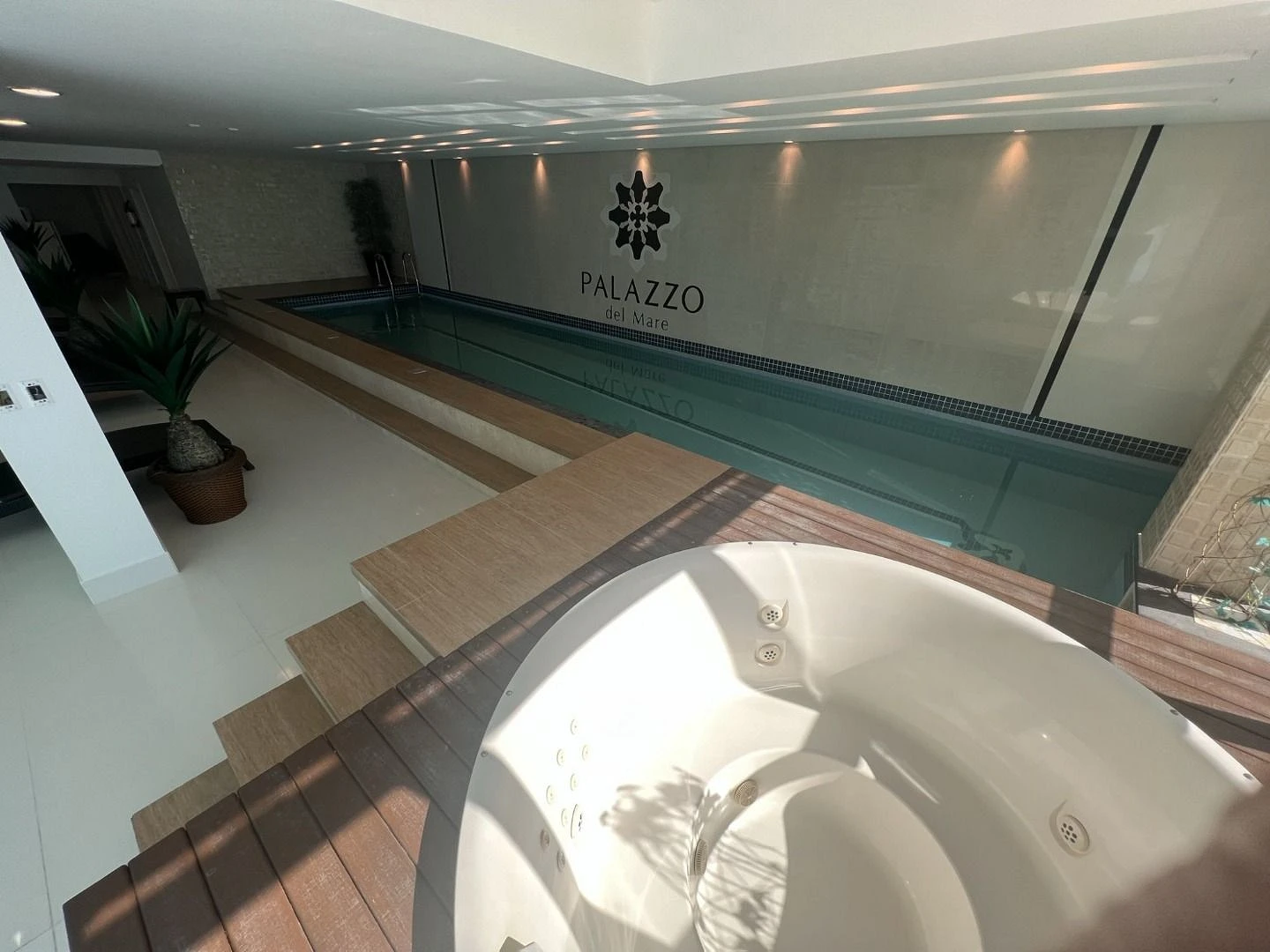 Apartamento a Venda , Frente Mar com 04 Suites e 04 Vagas - Meia Praia Itapema SC - Foto 8