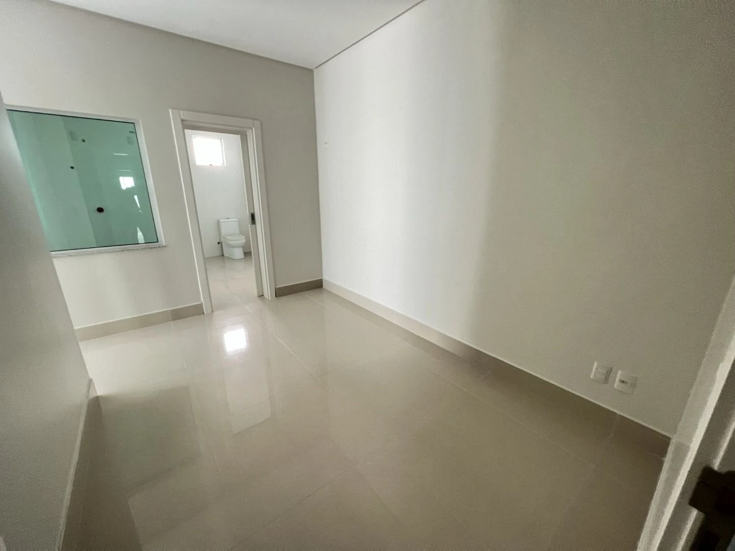 Apartamento a Venda , Frente Mar com 04 Suites e 04 Vagas - Meia Praia Itapema SC - Foto 9