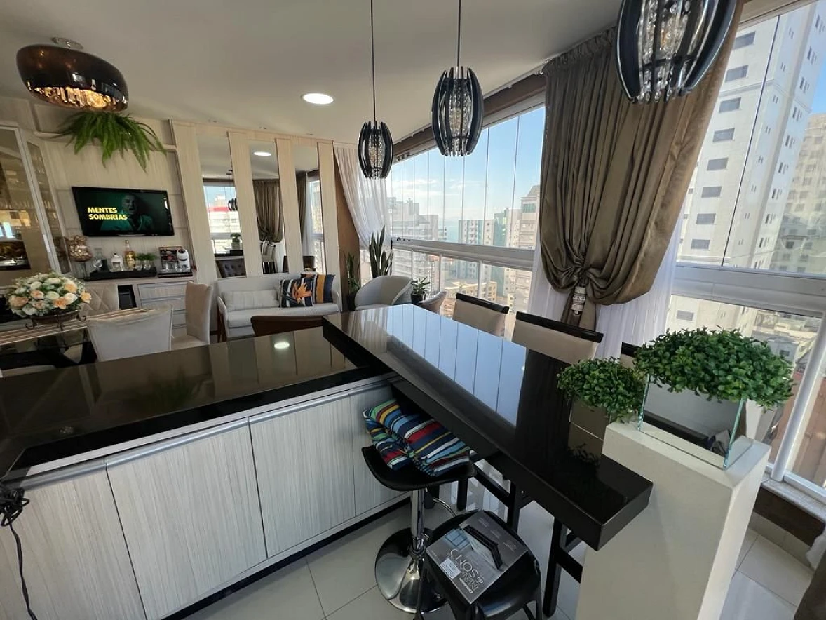 Apartamento em Meia Praia, Itapema