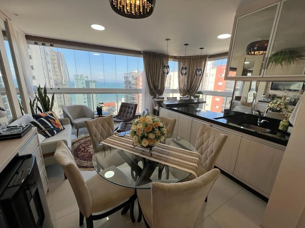 Apartamento em Meia Praia, Itapema