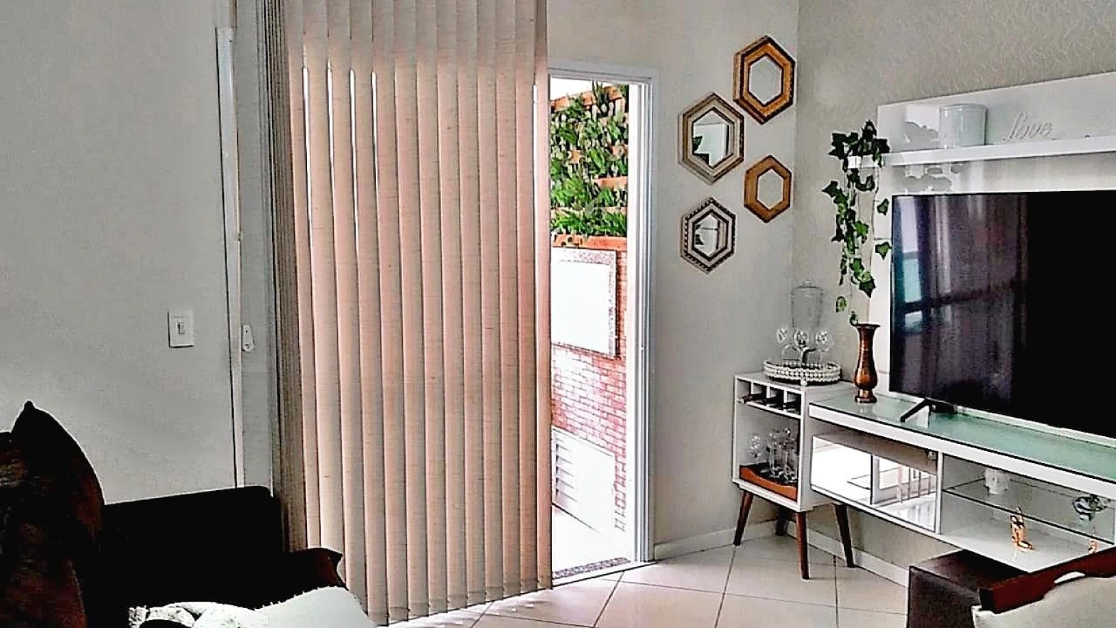 Apto 02 Quartos, 02 Sacadas, 01 Vaga - Pagani - Santa Catarina