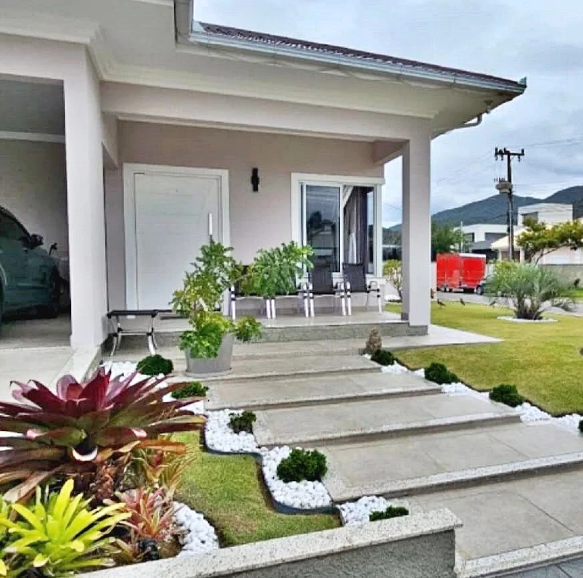 Casa 3 Dormitórios em Condomínio Fechado - R$1.390.000,