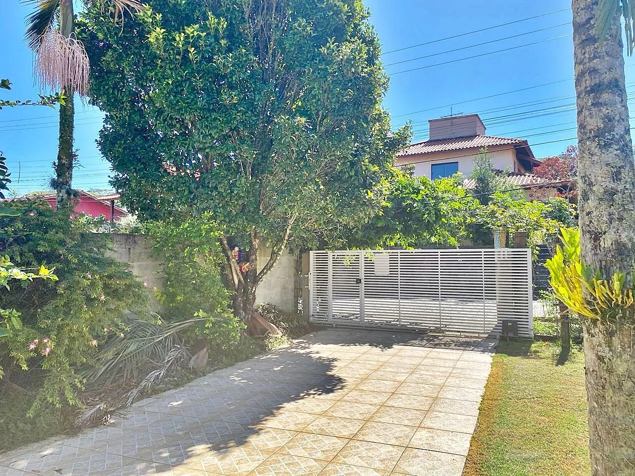 Casa com 4 Dormitórios -Perto da Praia - Campeche - Florianópolis/SC