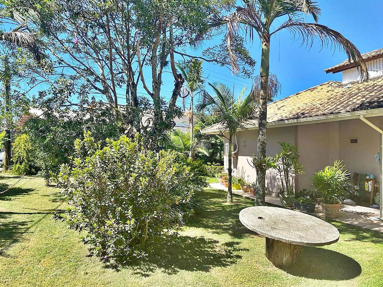 Casa com 4 Dormitórios -Perto da Praia - Campeche - Florianópolis/SC - Foto 18