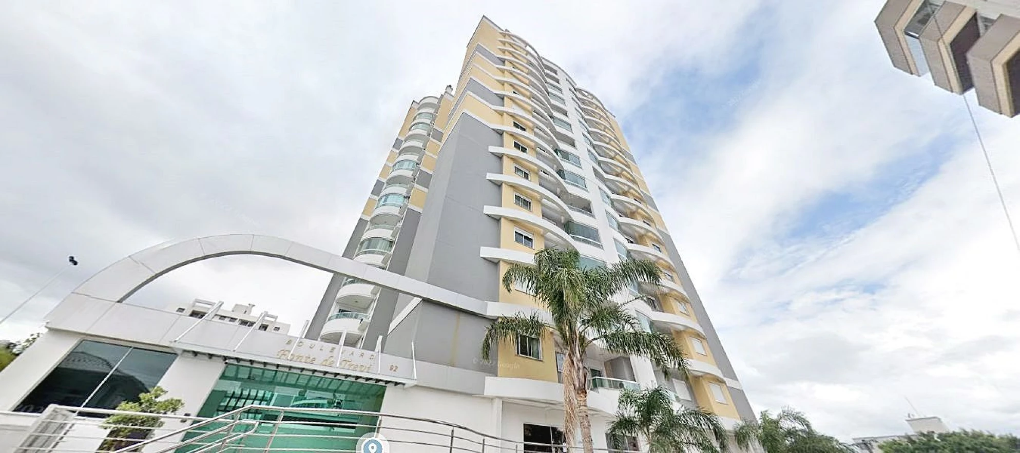 Apto 3 Quartos, 2 Sacadas, 1 Vaga - Barreiros - Santa Catarina