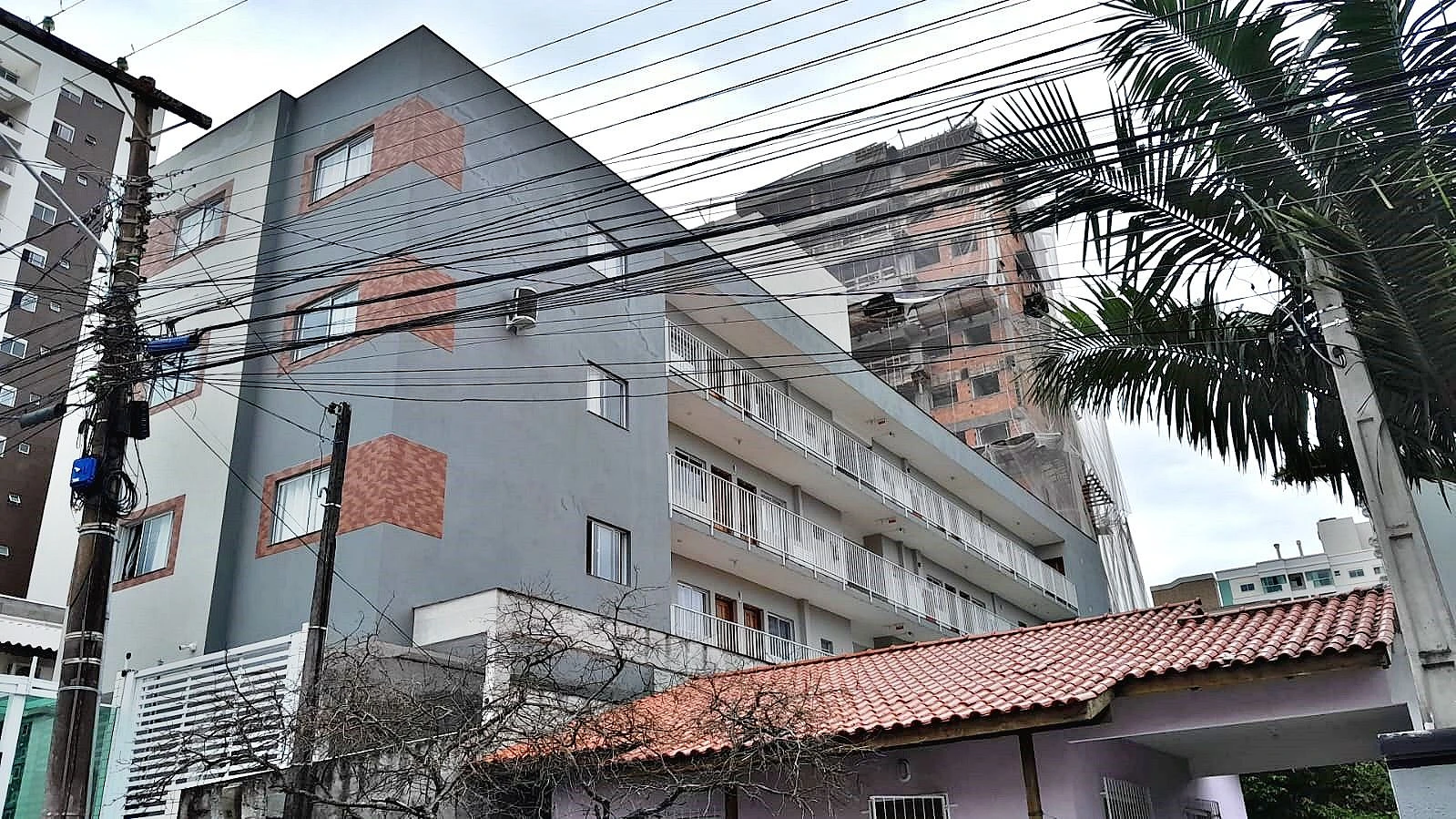 Prédio 22 Aptos, 11 Vagas, 2 e 1 Quartos - Barreiros - Santa Catarina - Foto 19