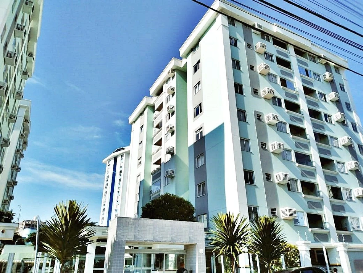 Apartamento com 2 Dormitórios e Vaga - Barreiros - São José/SC