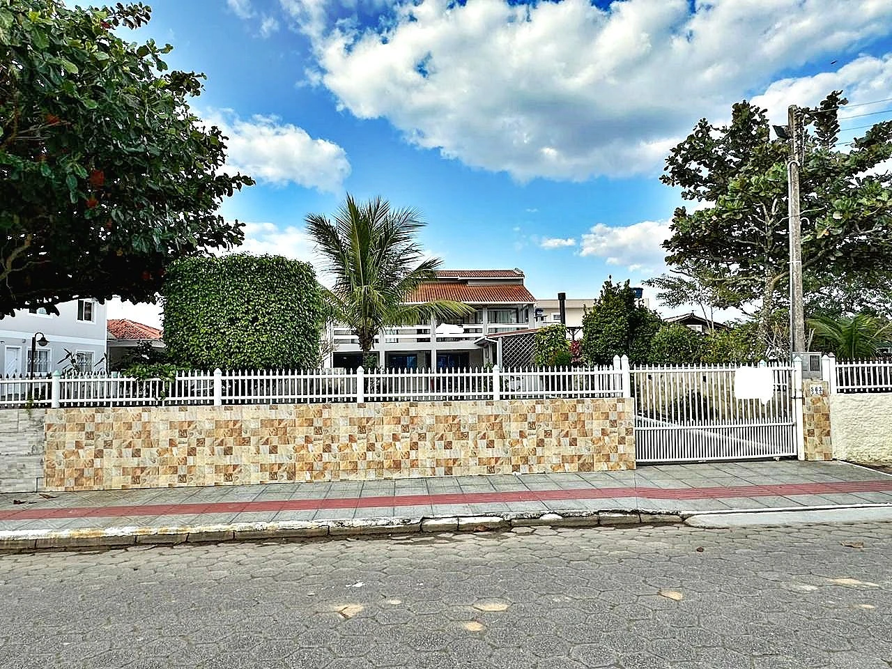 Casa com 4 Suítes, 300,00 Metros do Mar, Praia do Sonho, Palhoça/SC