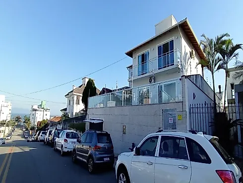 Casa 3 Quartos com 3 Suítes e 209m² - Itaguaçu