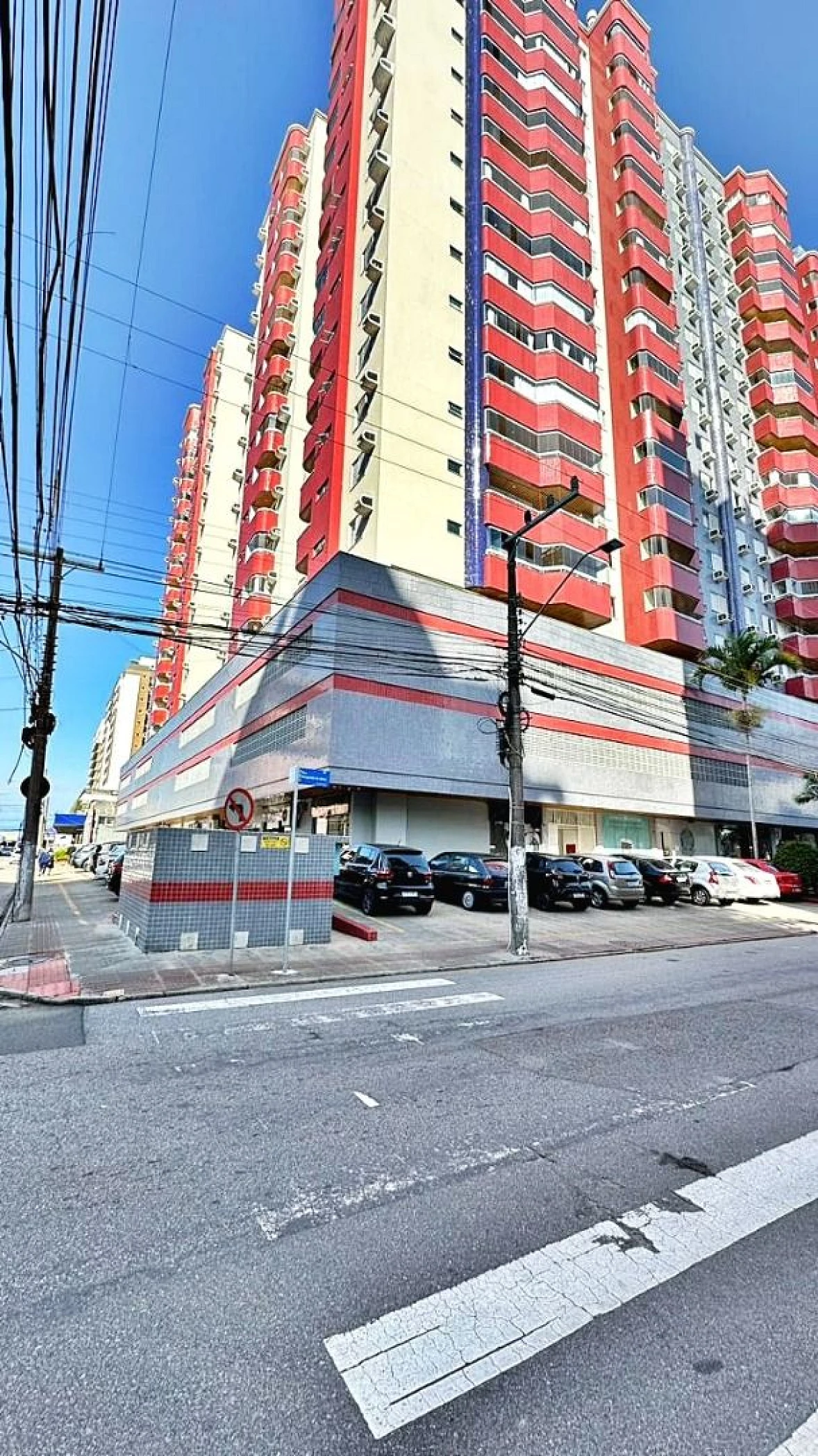 Sala para Alugar, 45 m² por R$ 2.340,01/Mês - Campinas - São José/SC