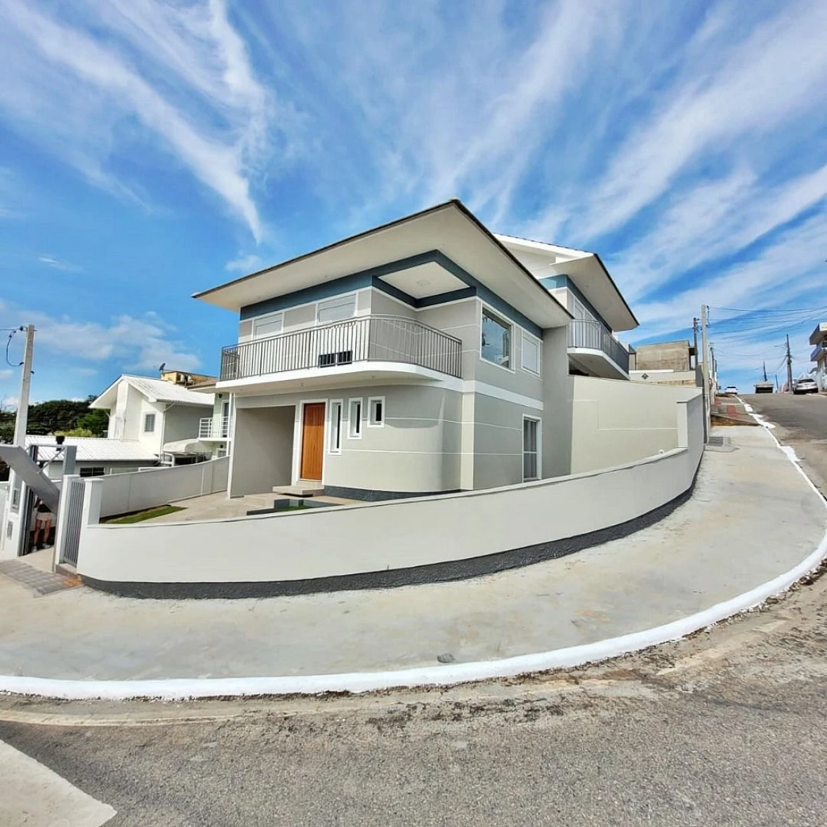 Sobrado geminado em Forquilhas, São José