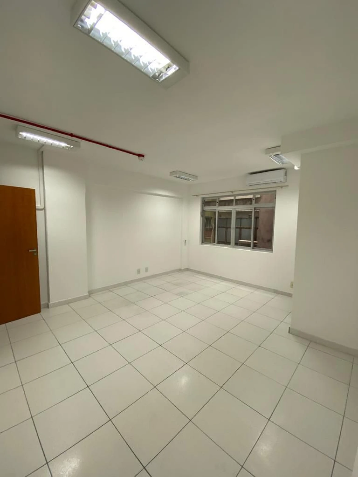 Sala Comercial no Centro de Florianópolis  SC R$130.000,00 - Foto 6
