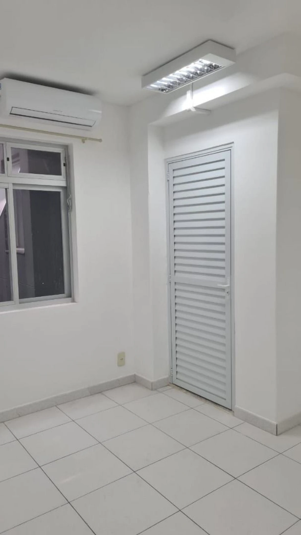 Sala Comercial no Centro de Florianópolis  SC R$130.000,00 - Foto 7