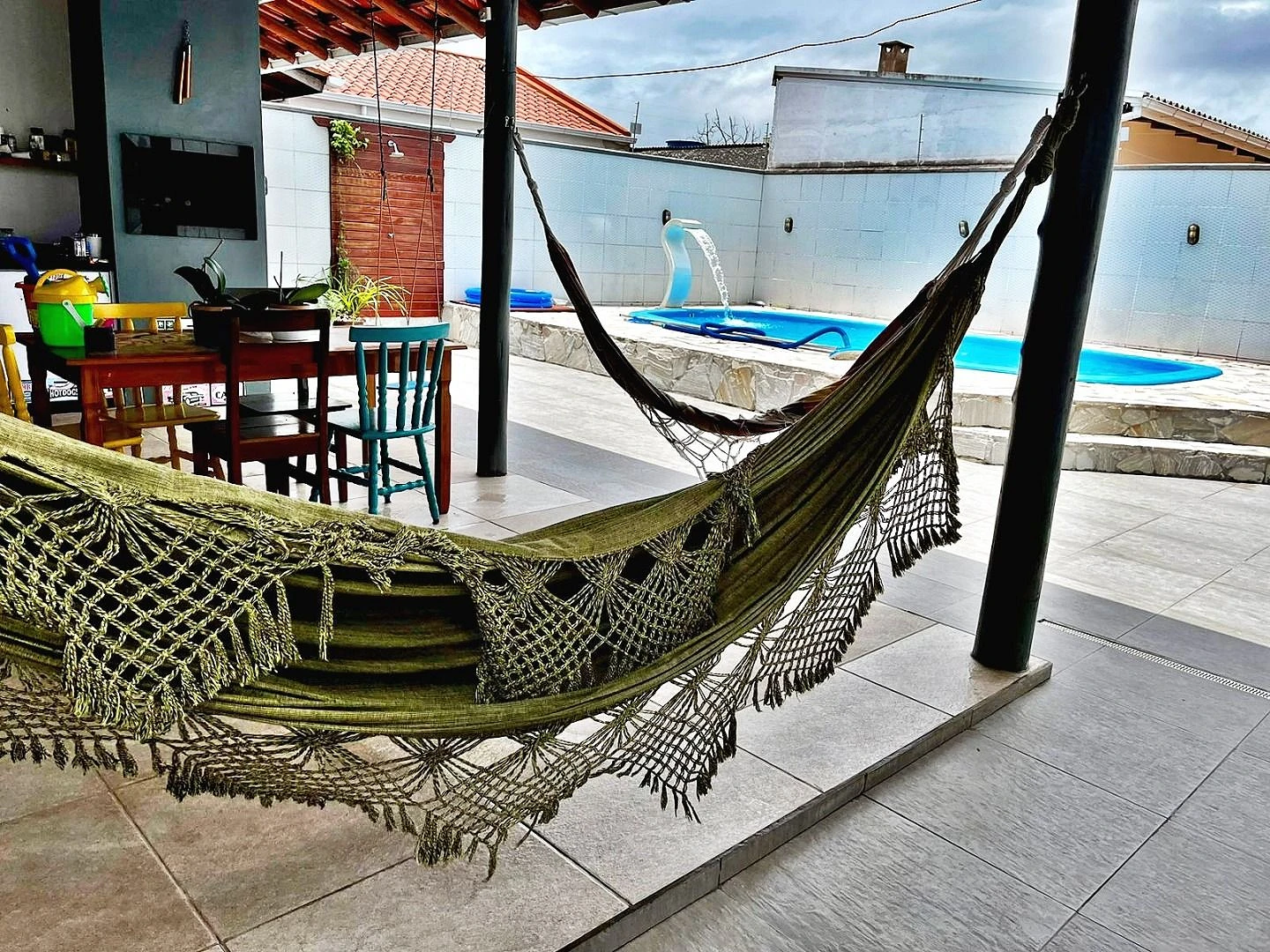 Casa Semi Mobiliada Oferece 3 Dormitórios e 2 Banheiros Sociais - Foto 10