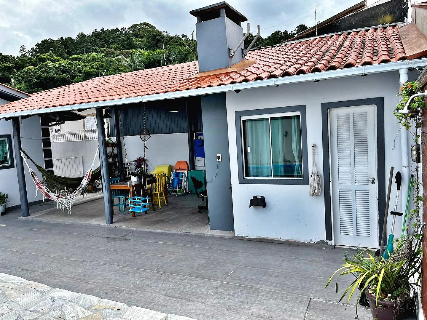 Casa Semi Mobiliada Oferece 3 Dormitórios e 2 Banheiros Sociais - Foto 12