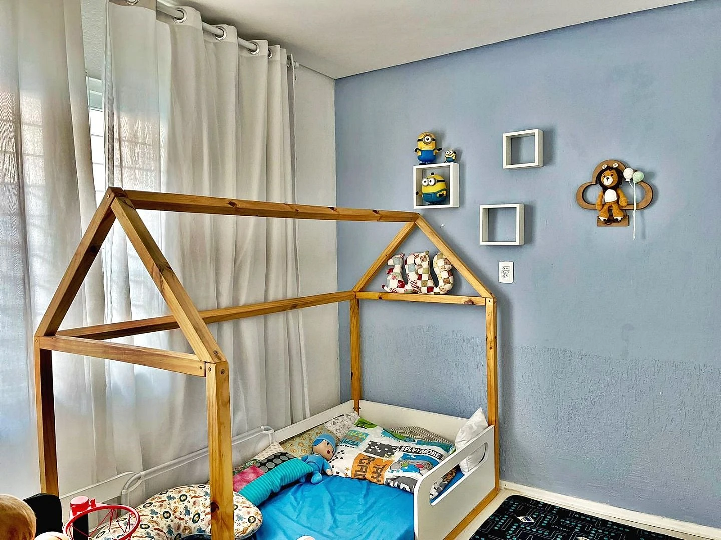 Casa Semi Mobiliada Oferece 3 Dormitórios e 2 Banheiros Sociais - Foto 9
