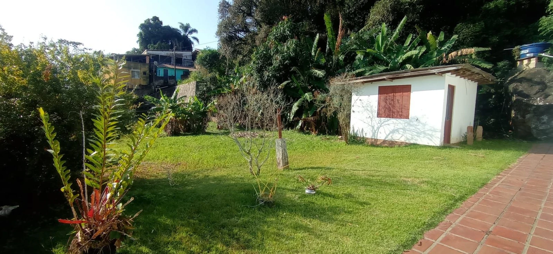 Amplo Terreno na Costeira do Pirajubaé,  em Florianópolis, com 2833 M², com Viabilidades para Edificio Residencial, com 50,00 M de Testada.