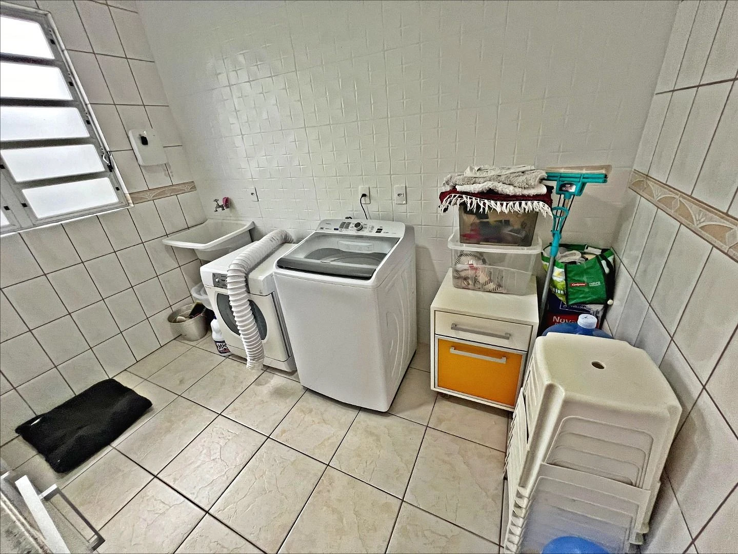 Casa com Piscina e 03 Suítes, Pronta para Morar. - Foto 11
