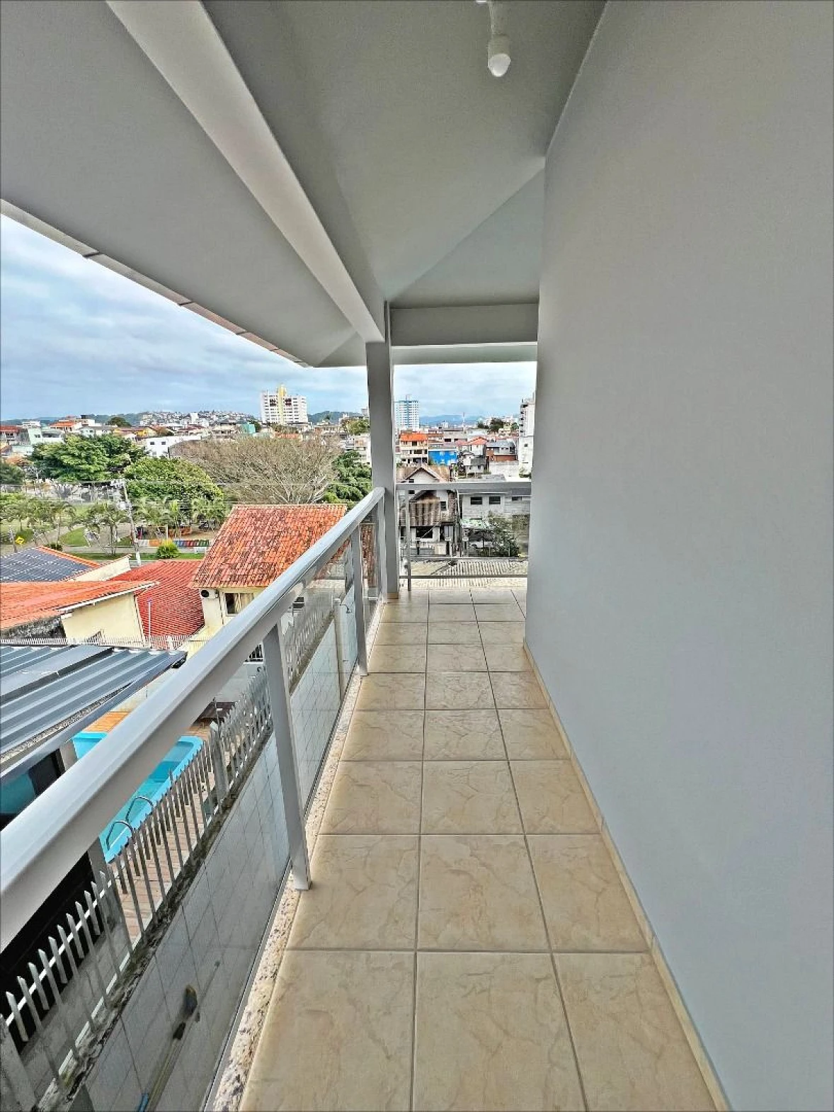 Casa com Piscina e 03 Suítes, Pronta para Morar. - Foto 16
