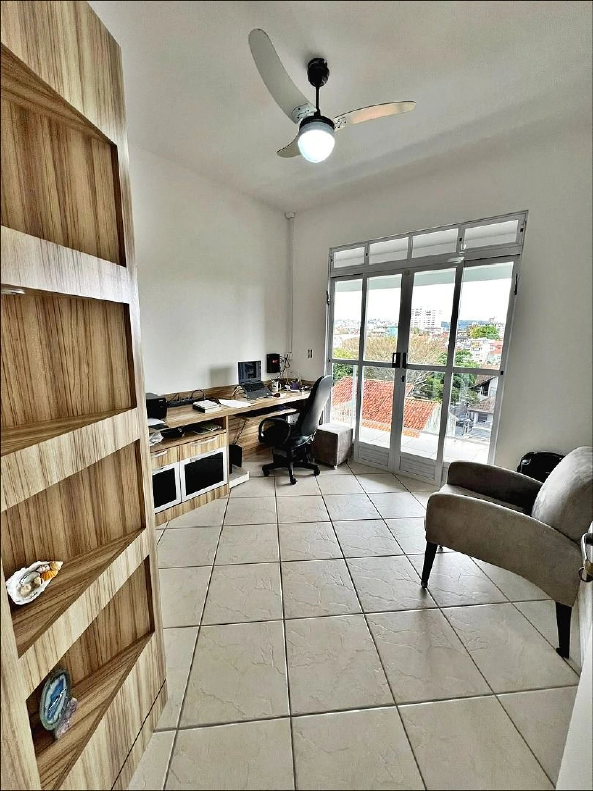 Casa com Piscina e 03 Suítes, Pronta para Morar. - Foto 17